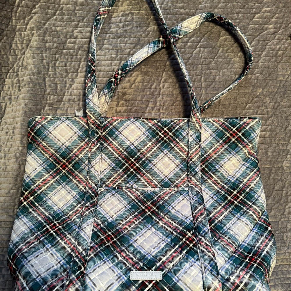 Brand new Vera Bradley tote w/o tags…Snowy Plaid